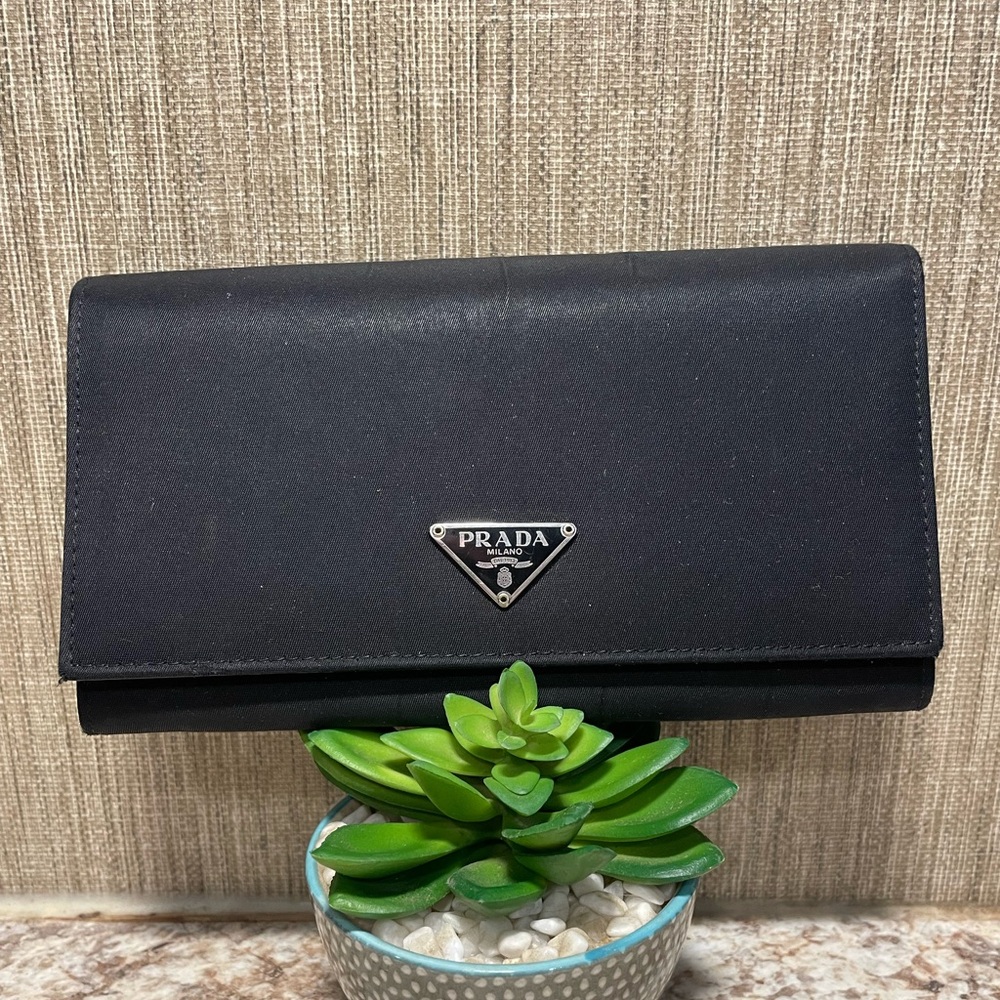 ❌SOLD!❌ PRADA Vintage Tessuto Nero Nylon & Leather Wallet Italy 100% Authentic! - Picture 3 of 16